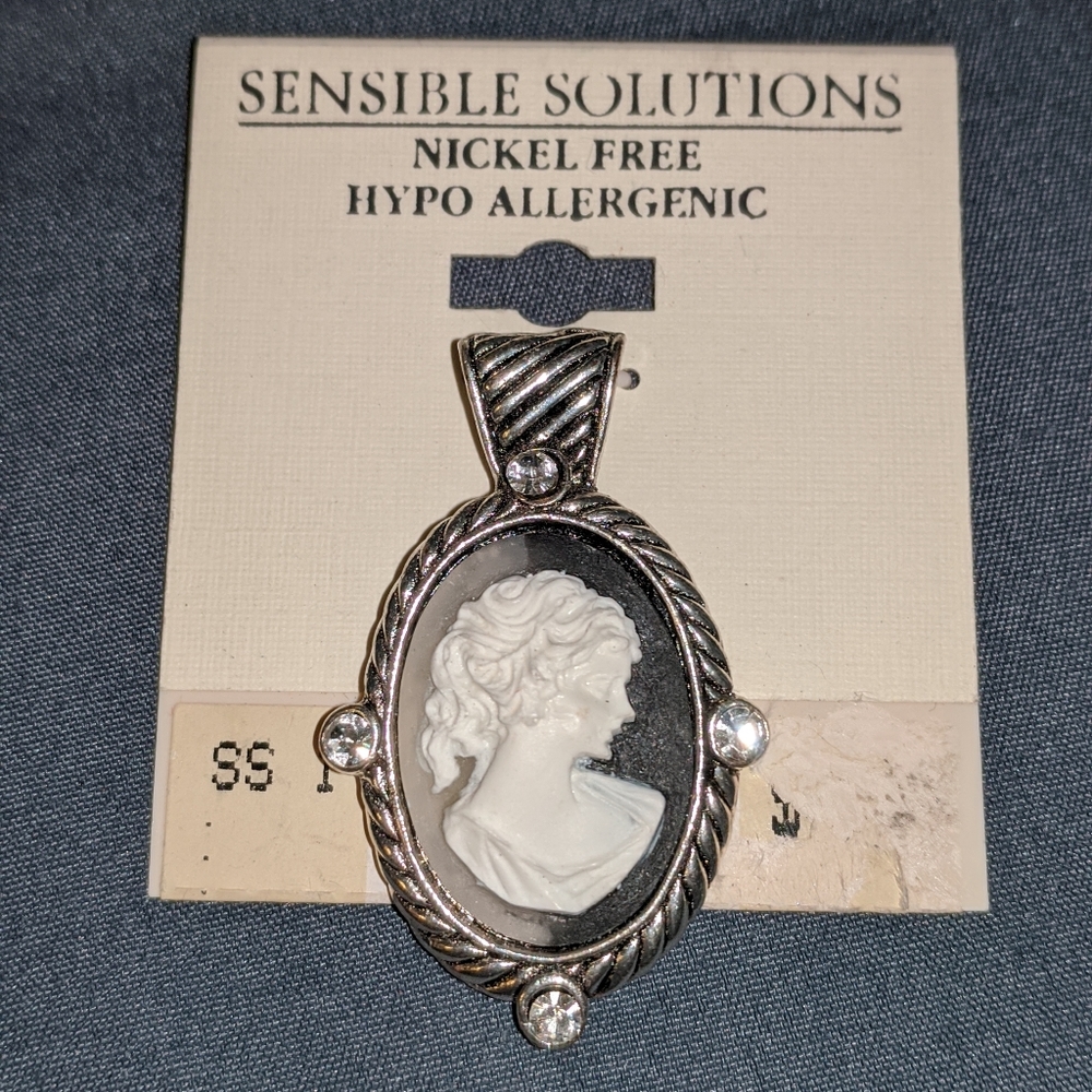 NWT! Beautiful Pendant